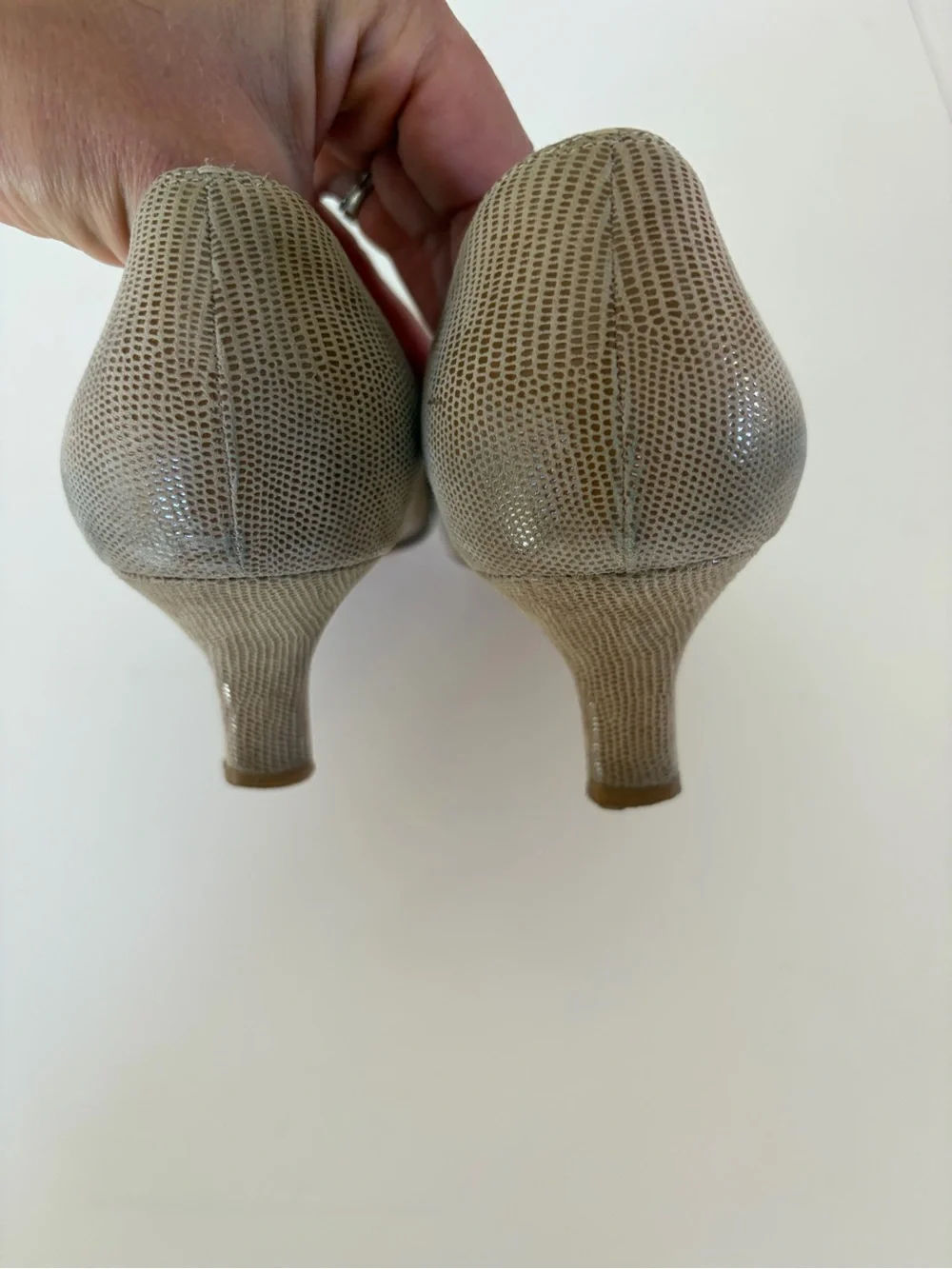 Salvatore Ferragamo Beige Lizard-Embossed Leather Kitten Heel Pumps Size 8